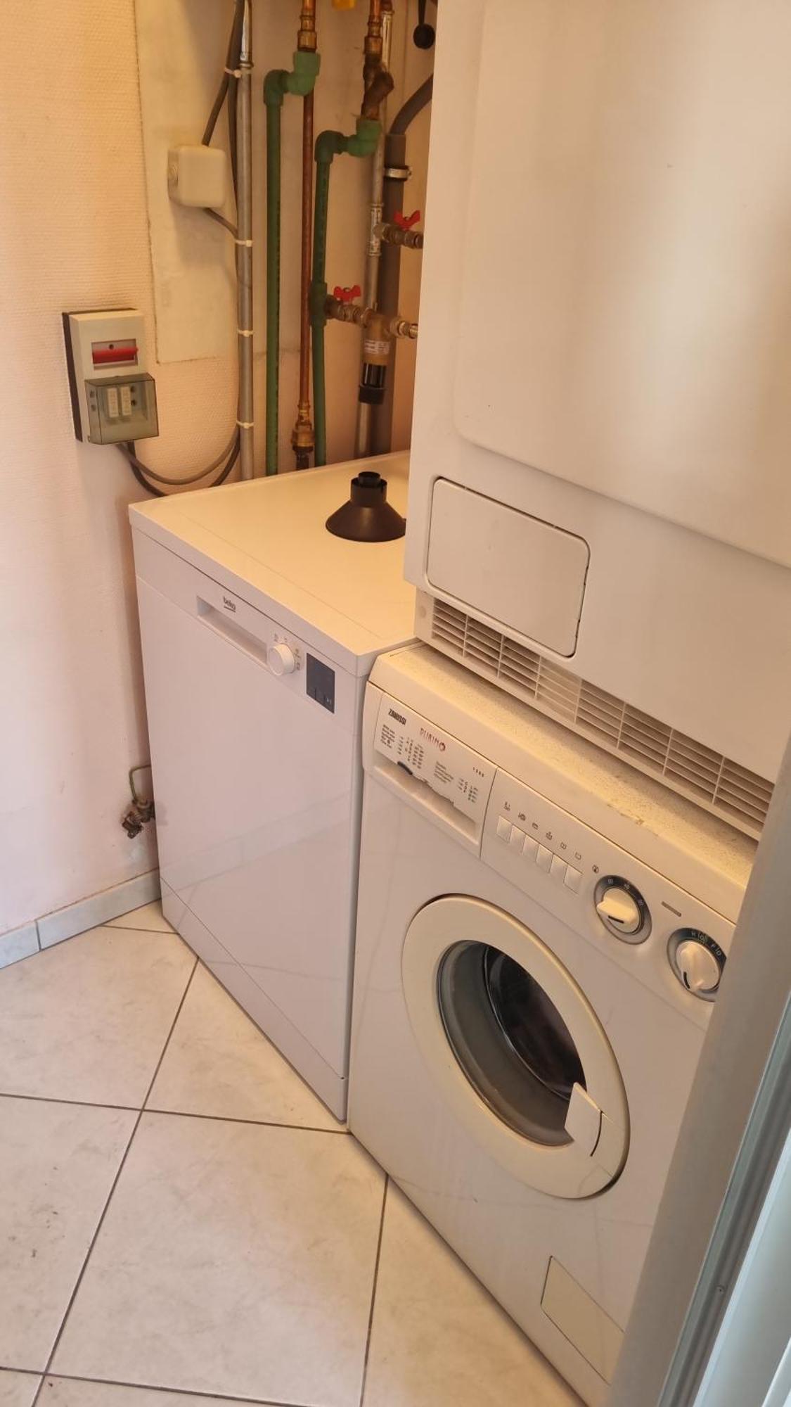 Cosy 3 Bedroom Near The T112 Apartment *